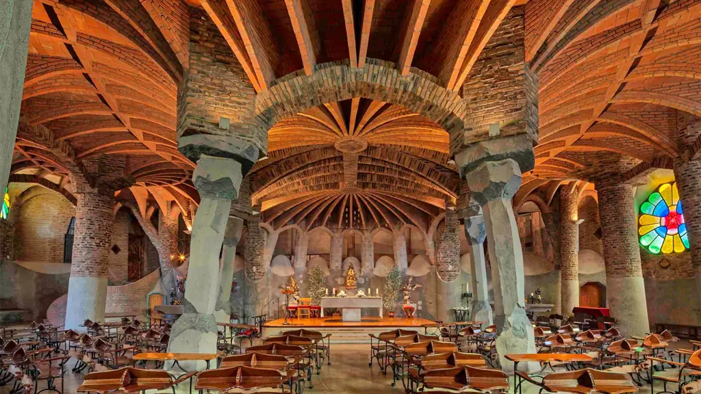 Interior cripta de la Iglesia