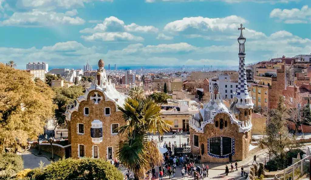 Vista de la casa del guarda y la conserjería